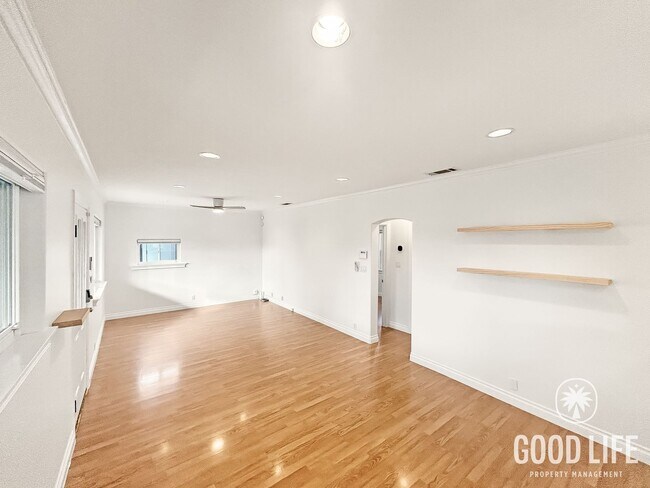 Foto del edificio - Beautiful 2BD/2BA W/ Detached Garage and A/C in Talmadge!