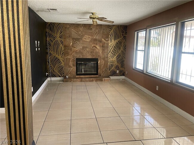 Foto del edificio - 2616 Camphor Tree St