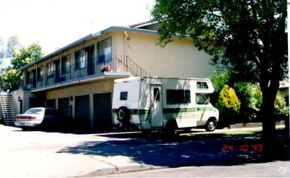 Building Photo - 3801 Underwood Dr