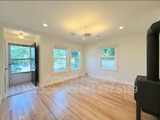 Building Photo - 262 Browning Ave