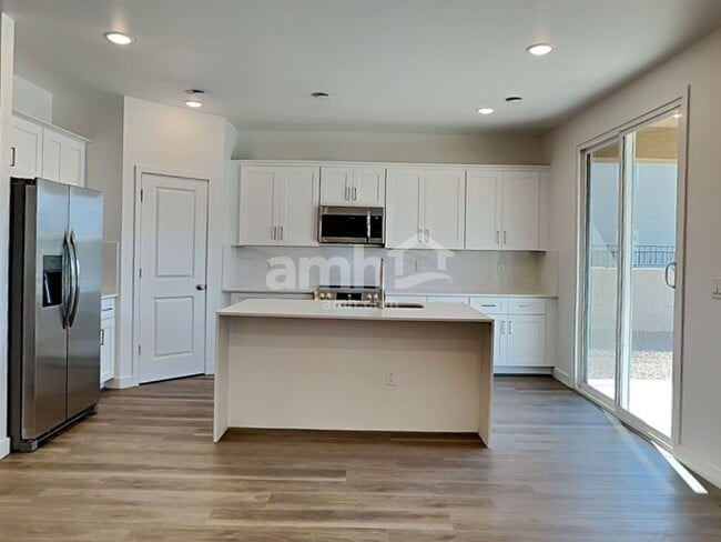 Building Photo - 18452 W Honeysuckle Dr