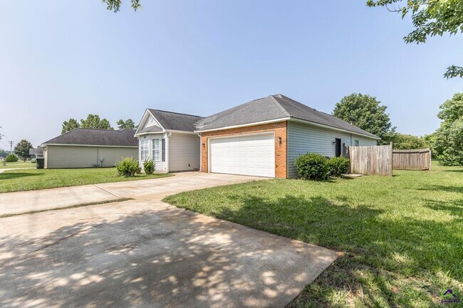 Building Photo - 300 Peach Blossom Rd