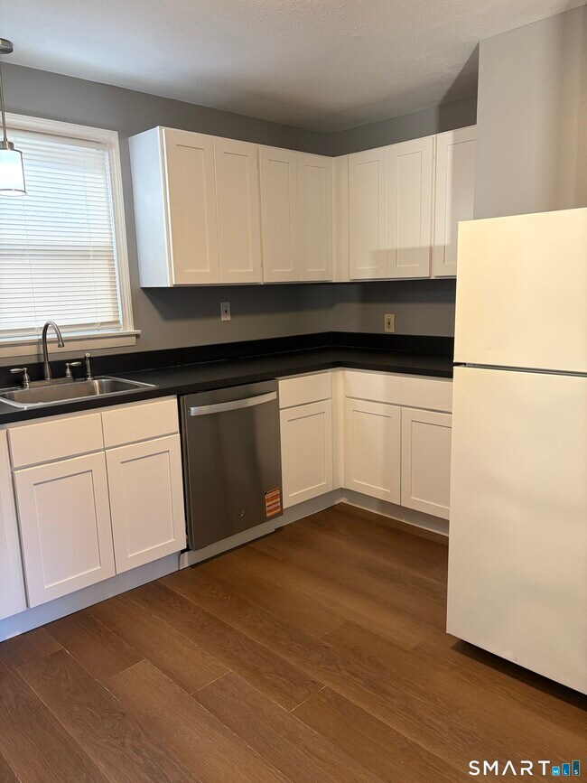 Foto del edificio - 270 S Windham Rd