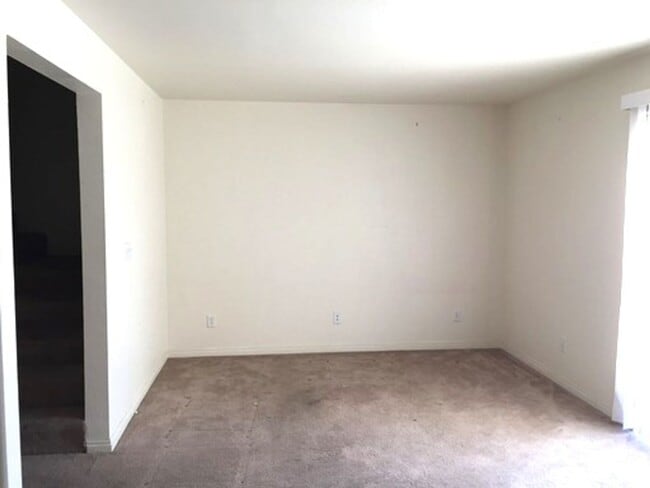Building Photo - 1620 Winchester Dr