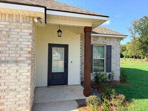 Building Photo - 302 Babineaux Ln
