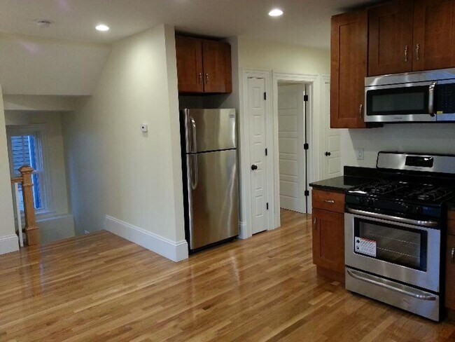 Foto del edificio - CHECK OUT THIS 3 BED 3 BATH IN ALLSTON!!!