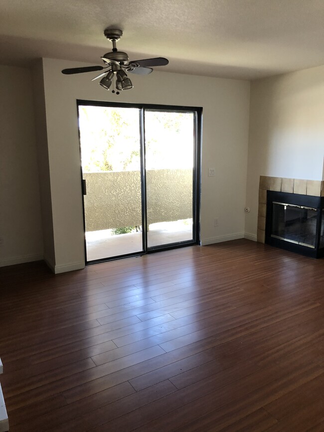 Foto del edificio - 3352 Oakhurst Ave