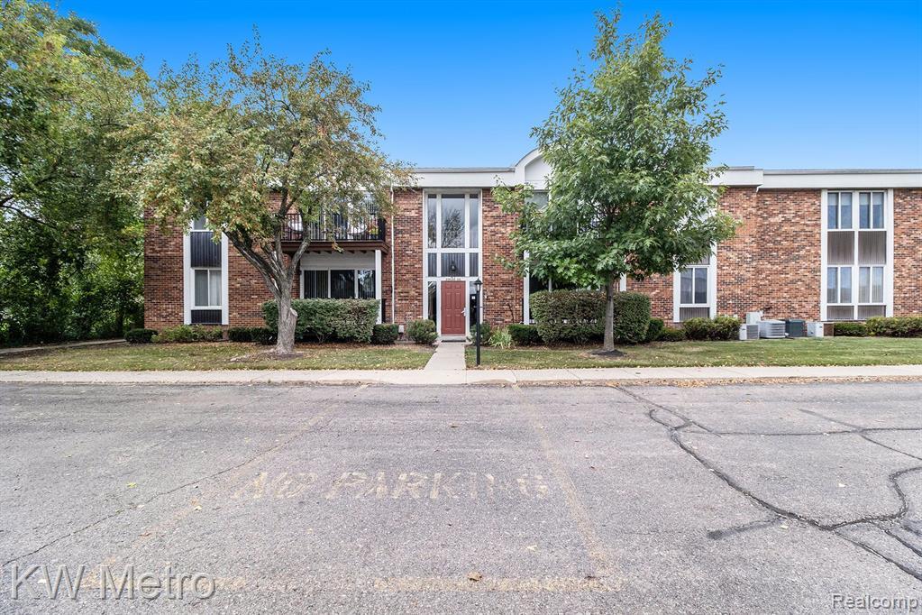 29543 Bobrich St, Livonia, MI 48152 Condo for Rent in Livonia, MI