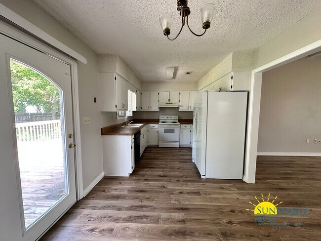 Foto del edificio - Newly Renovated 3 Bedroom with Oversized d...