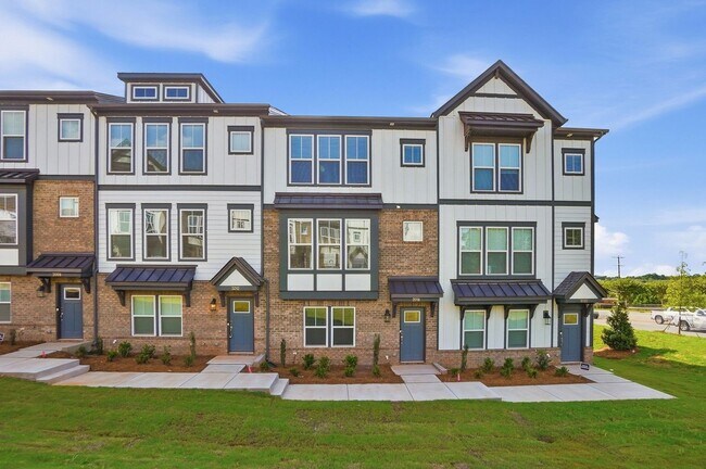 Foto del edificio - Brand-New Townhome in the University area at Senata at Research Park!