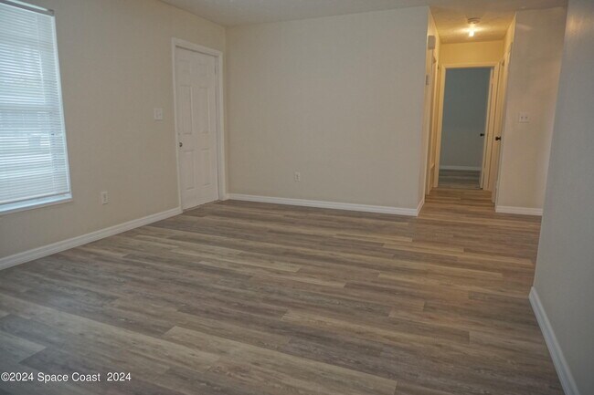 Building Photo - 3215 Haddon Ave NE