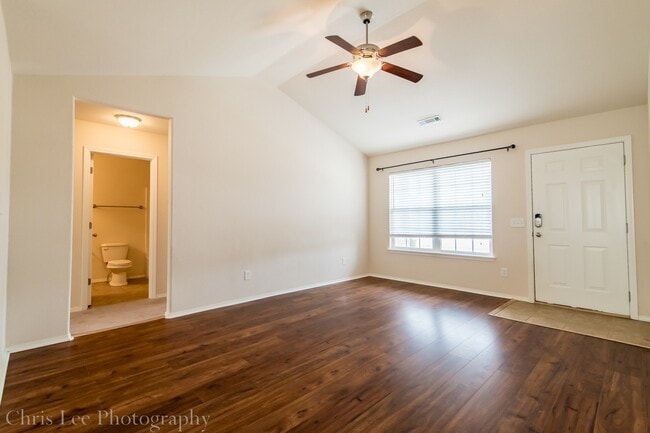 Photo - Well-Kept 3 BR home Near Walmart and Schools!