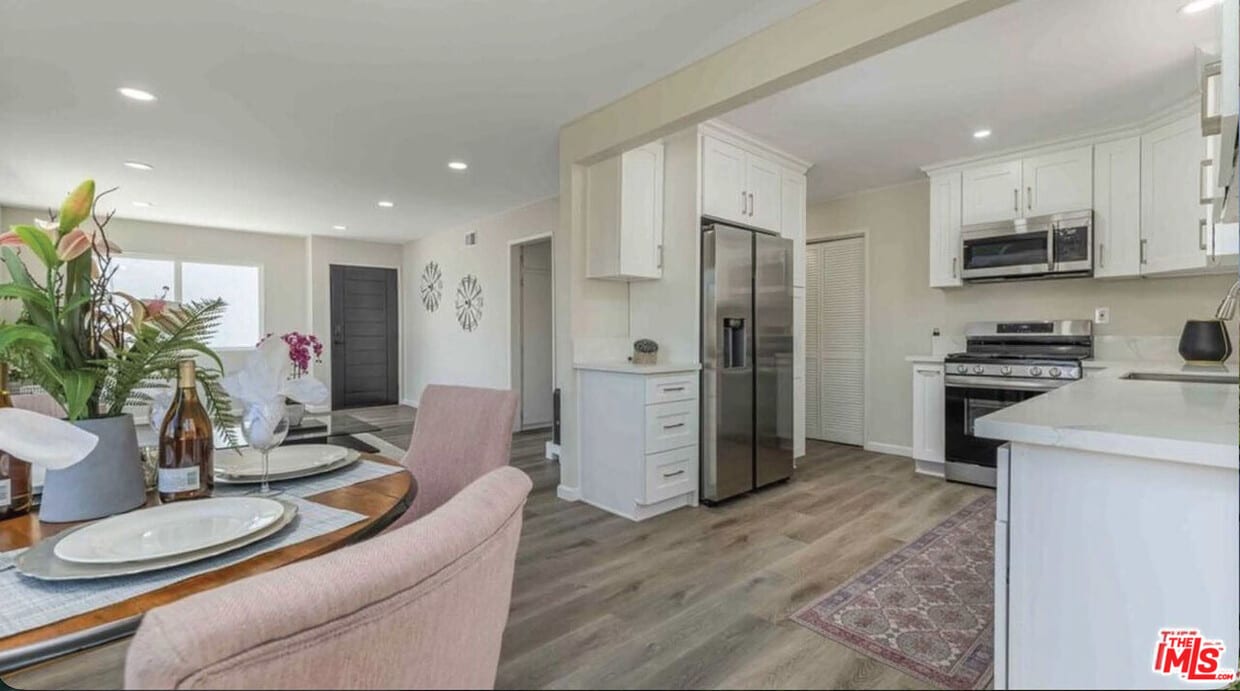 Foto principal - 817 N Kingsley Dr