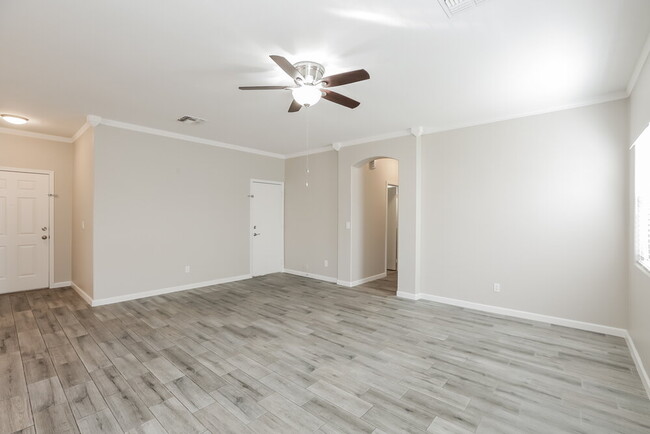 Foto del edificio - 261 N Valle Verde