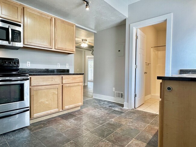 Foto del edificio - 933 E Front St