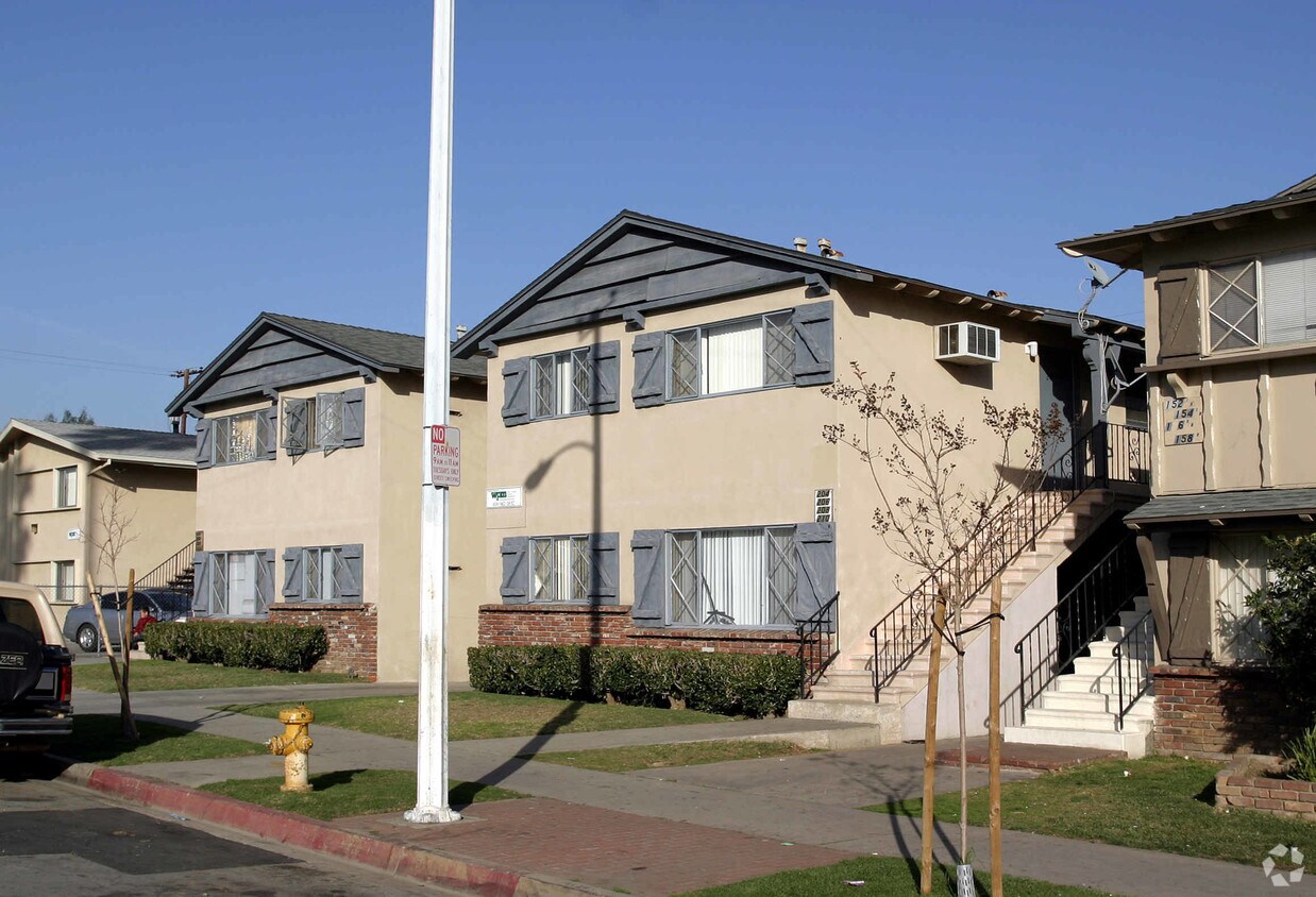 Building Photo - 204-210 N Vecino Dr