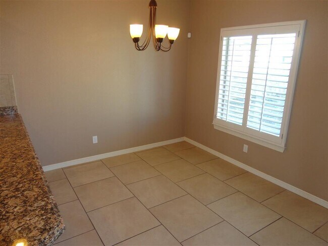 Building Photo - Dazzling Two Story Eastside Home With Refr...