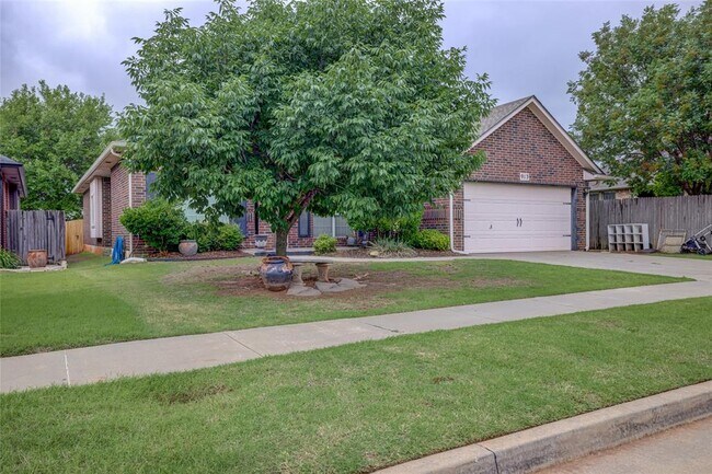 Foto del edificio - 913 Elm Creek Dr