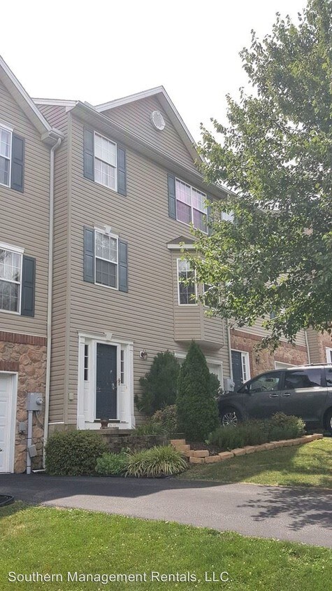 Foto principal - 3 br, 2.5 bath House - 16903 Roosevelt Lane