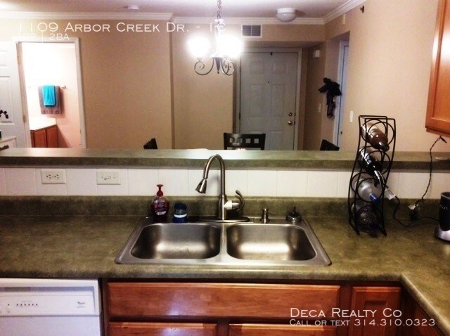 Foto del edificio - 1109 Arbor Creek Dr