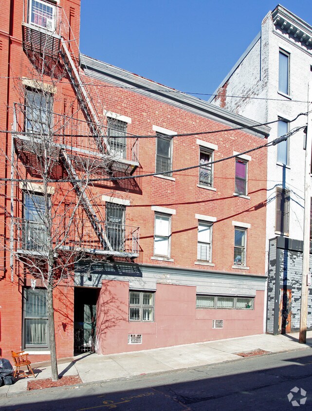 Foto del edificio - 3 Wells Ave