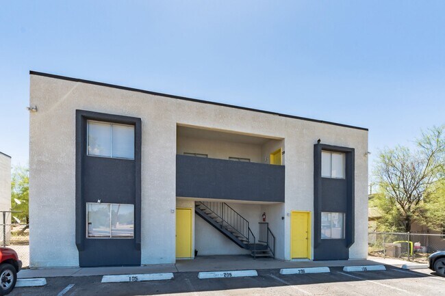 Building Photo - 4957-4961 S Park Ave