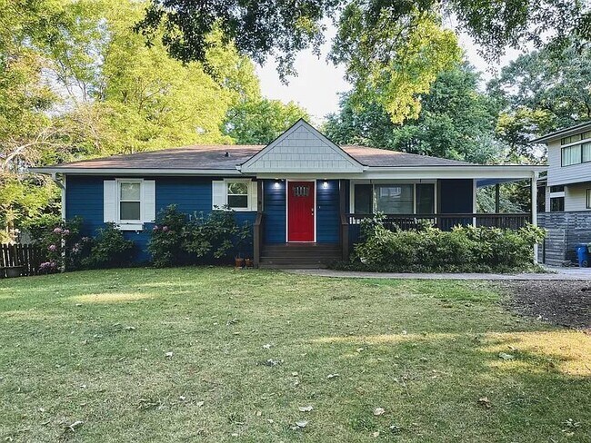 Building Photo - Alluring home available for you!