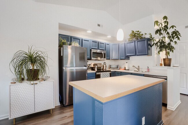 Building Photo - 635 Gooseberry Dr