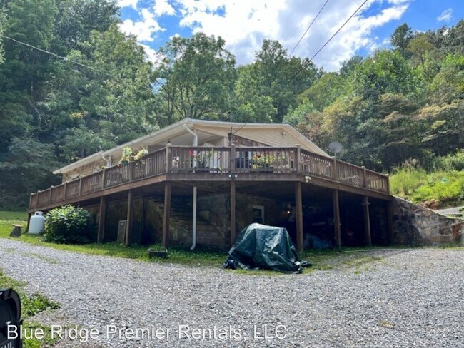 Building Photo - 3 br, 2.5 bath House - 185 Locust Street