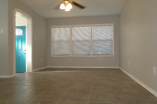 Foto del edificio - 4115 Robinhood Dr