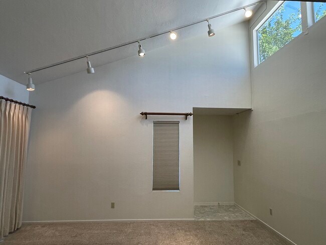 Foto del edificio - 2423 Sunny Slope Dr