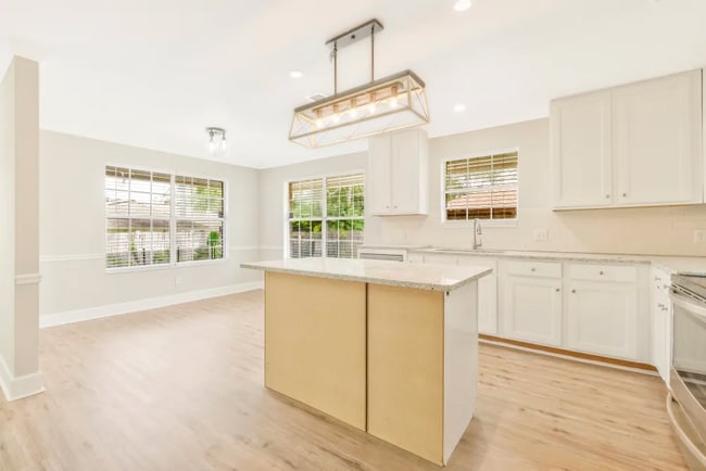 Building Photo - 2244 Staggerbush Dr