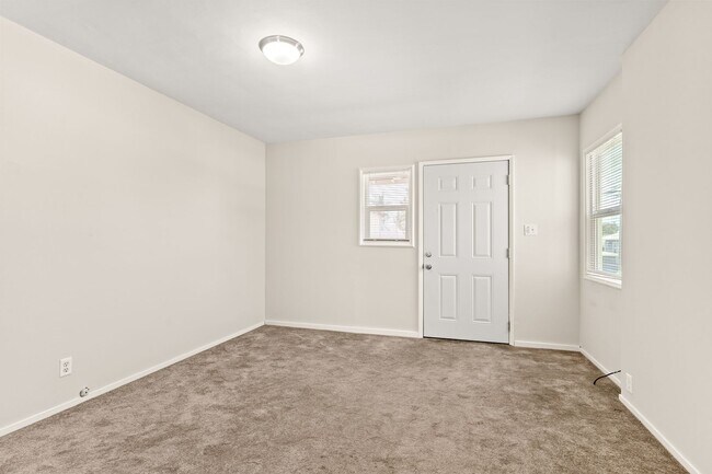 Foto del edificio - Charming San Leandro Duplex: 2 Bed w/ In-unit Laundry & Off-street Parking