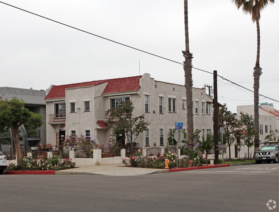 Primary Photo - 902 16th St