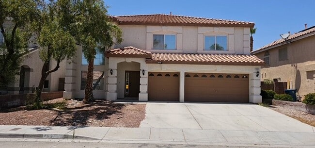 Building Photo - Gorgeous tri-level home with tons of upgra...