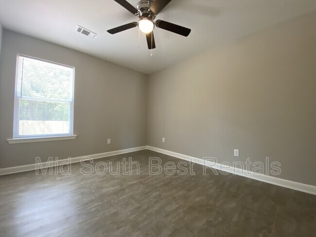 Foto del edificio - 301 Sparrow Rd