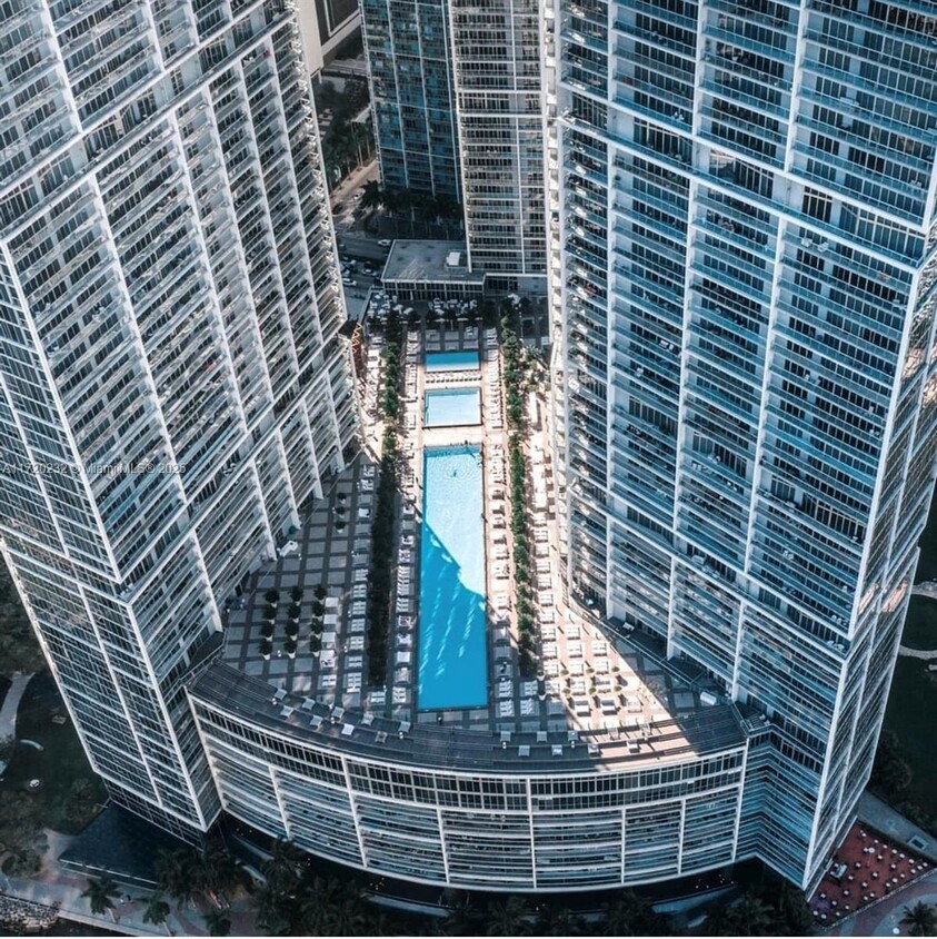 Foto del edificio - 475 Brickell Ave