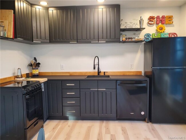 Building Photo - 44 Dellenbaugh Rd