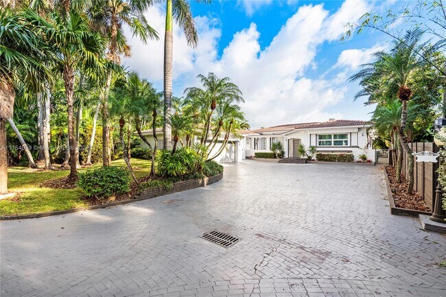 Building Photo - 1025 Belle Meade Island Dr