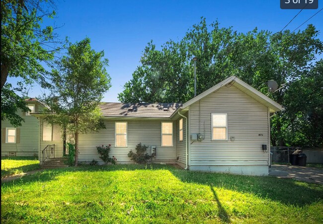 Building Photo - 1073 La Salle Ave