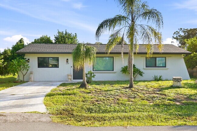 Foto del edificio - Fully Renovated 3/2 Near Manasota Beach with a Sunroom and a Big Backyard