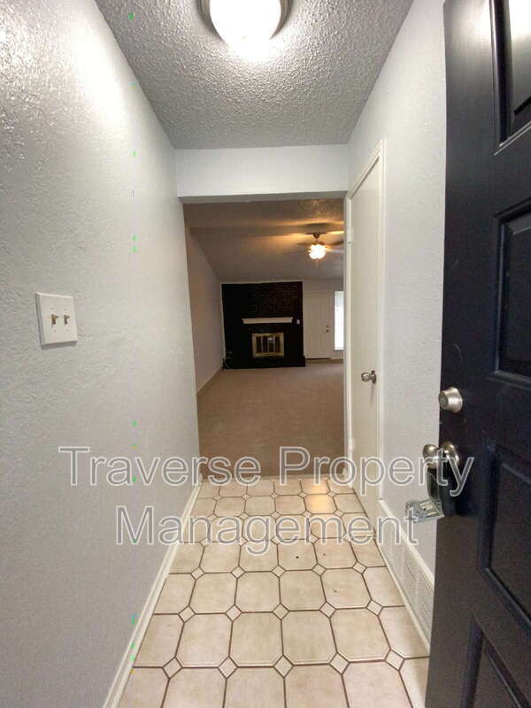 Building Photo - 5504 Pineridge Dr