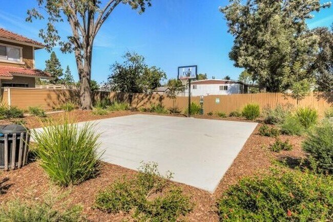 Foto del edificio - 10710 Holly Meadows Dr