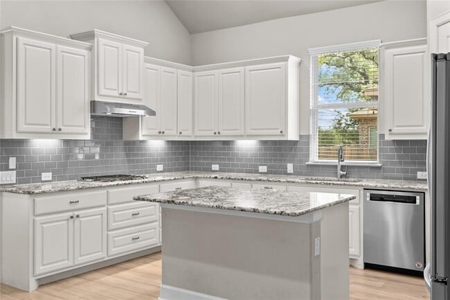 Building Photo - 113 Quartz Dr