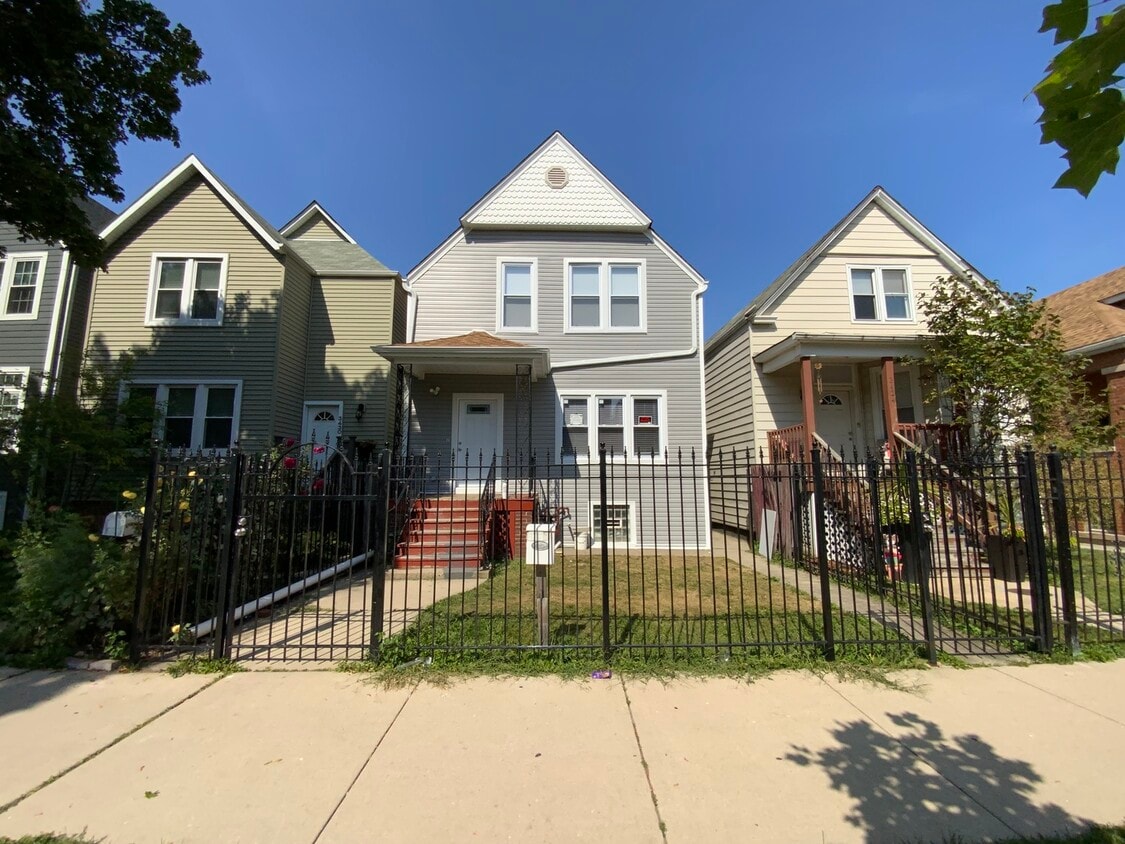 Primary Photo - 3426 W Melrose St