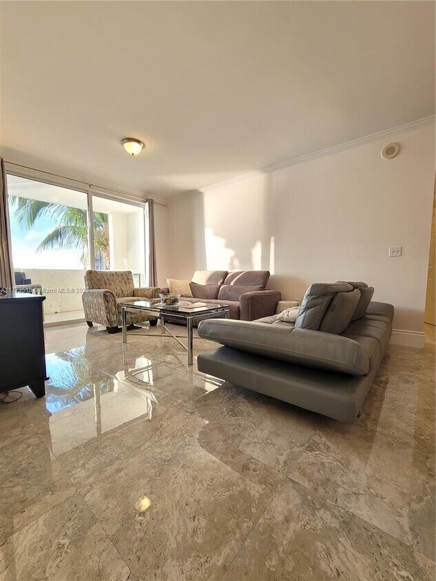 Foto del edificio - 17100 N Bay Rd