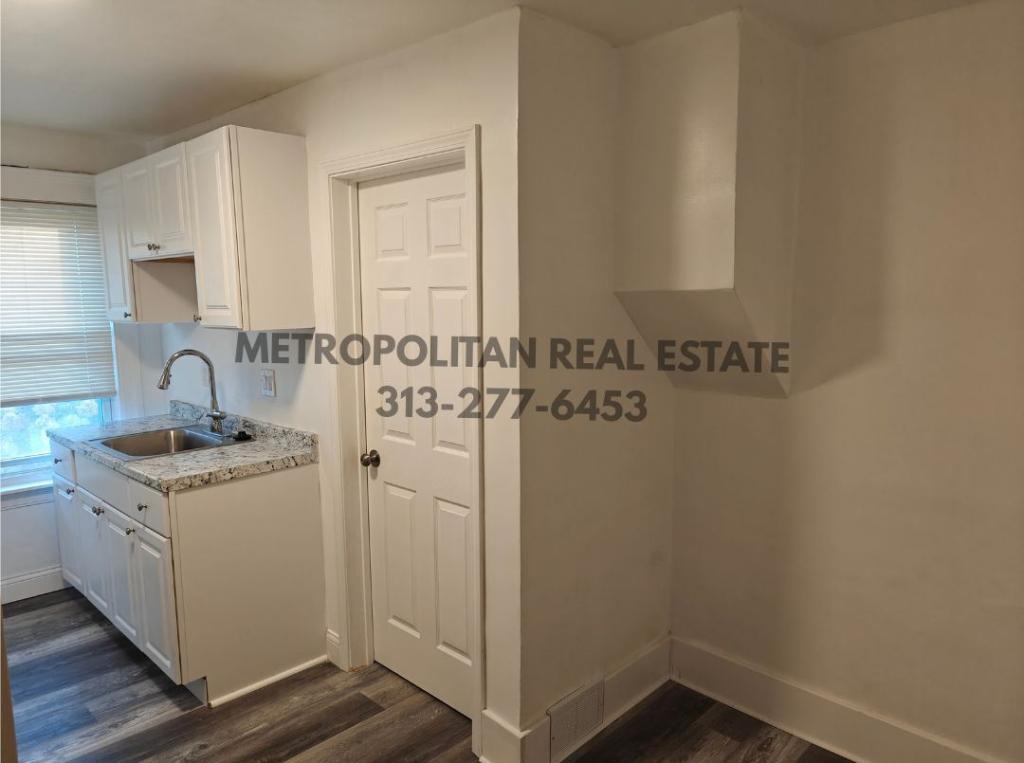 Primary Photo - 4476 Monroe St