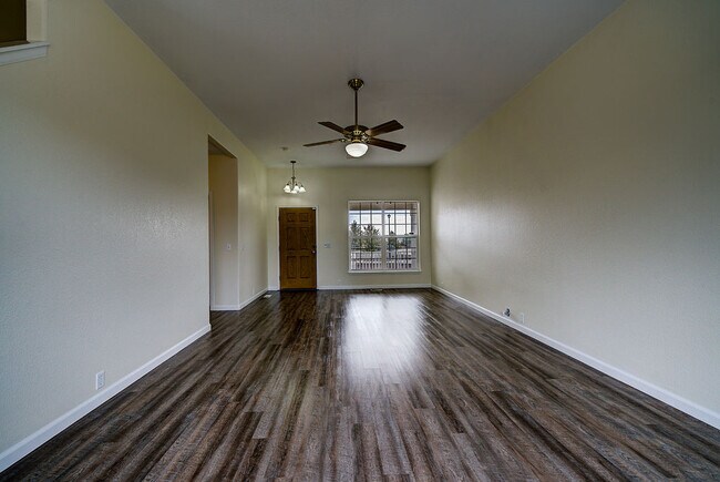 Comedor - 12643 Pine Valley Cir