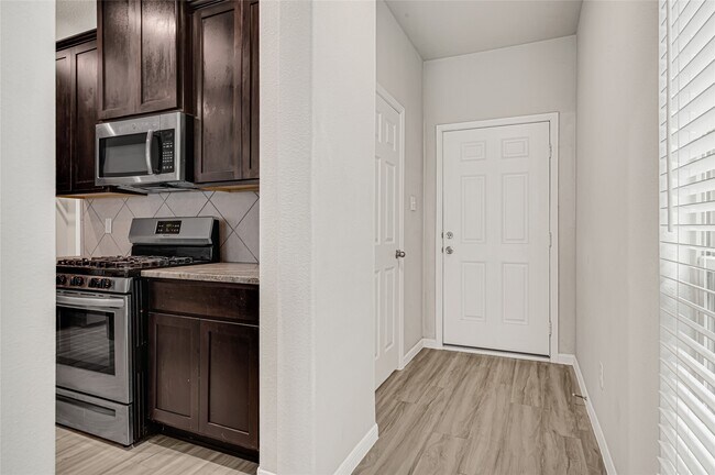 Building Photo - 6518 Wenlock Dr
