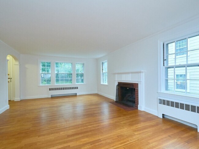 Building Photo - 603 Belmont St